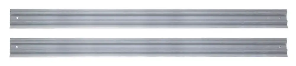 Aluminiumprofile in zwei gleichlangen Teilen, geeignet für Aufdach- und Flachdachmontage. Teil des Vaillant Schienensets.